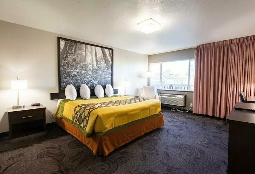 Standard-huone King-vuode, Super 8 By Wyndham Eureka