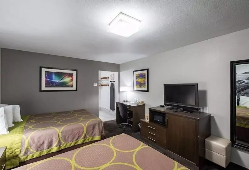 Standard-invahuone, Super 8 By Wyndham Eureka