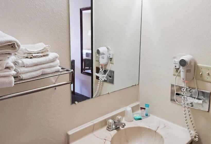 غرفة قياسية سرير كينج, Magnuson Hotel Ironwood