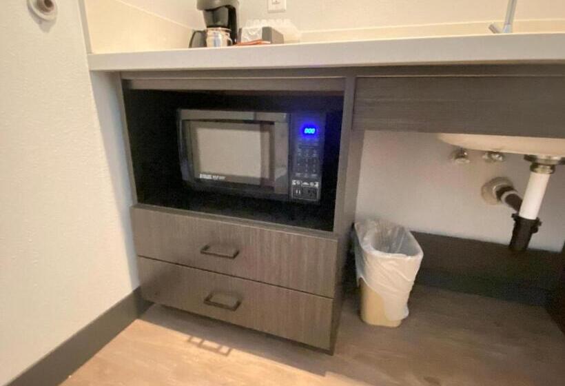 디럭스 트리플 룸, Pinetop Studio Suites