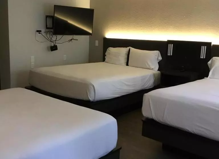 デラックストリプルルーム, Pinetop Studio Suites