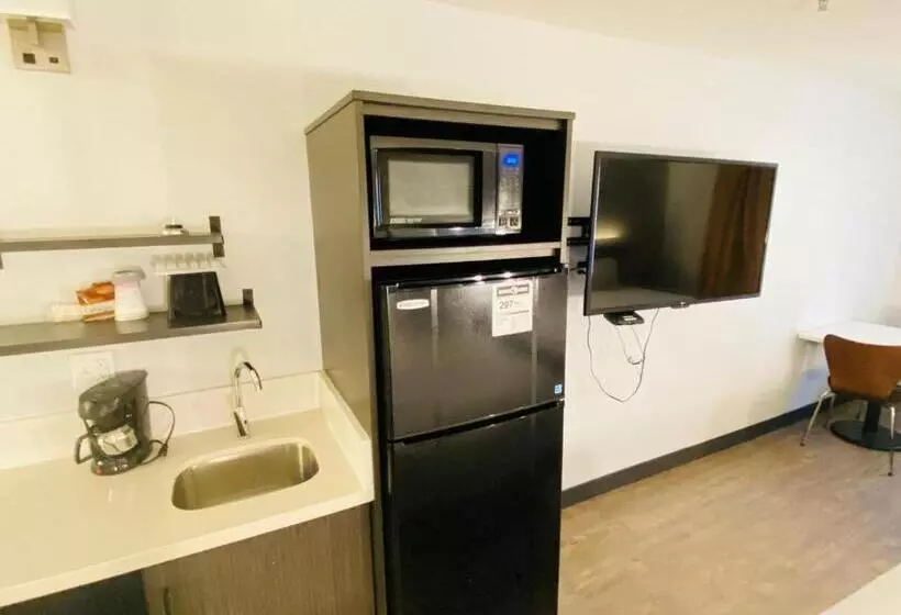 身障者適用キングサイズベッドルーム, Pinetop Studio Suites
