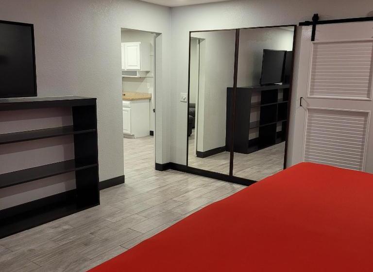 패밀리 스위트, Pinetop Studio Suites