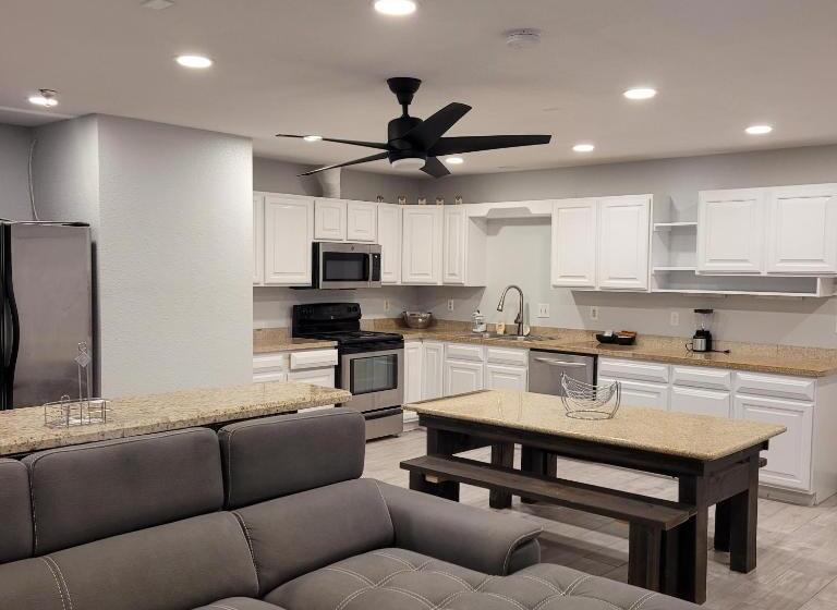 패밀리 스위트, Pinetop Studio Suites