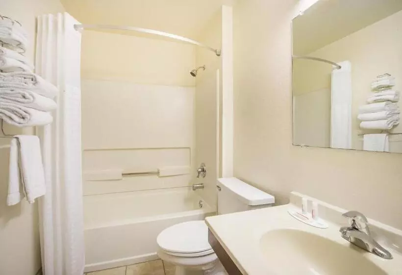 Standard-huone King-vuode, Super 8 By Wyndham Harlingen Tx