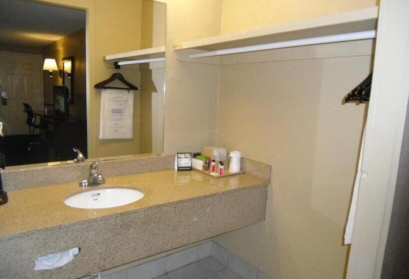 带2个双人床的标准工作室, Super 8 By Wyndham Lantana West Palm Beach