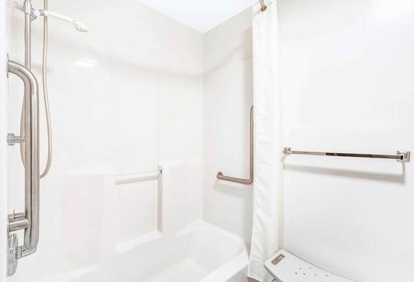 身障者適用スタンダードルーム, Super 8 By Wyndham Mchenry Fox Lake Area