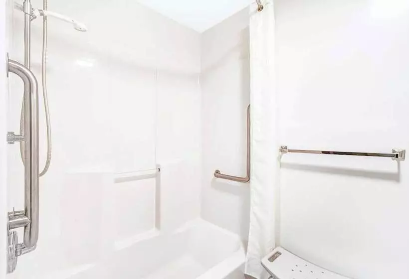 身障者適用スタンダードルーム, Super 8 By Wyndham Mchenry Fox Lake Area