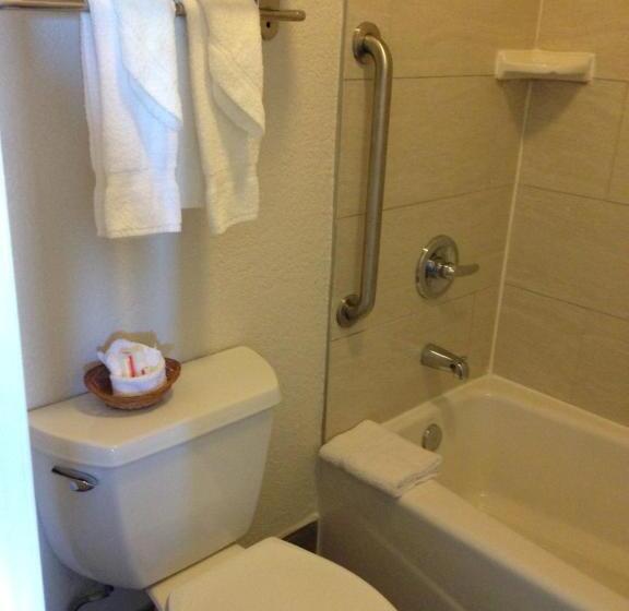 غرفة قياسية سرير كينج, Super 8 By Wyndham Pleasanton