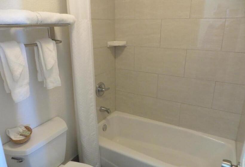 غرفة قياسية سرير كينج, Super 8 By Wyndham Pleasanton