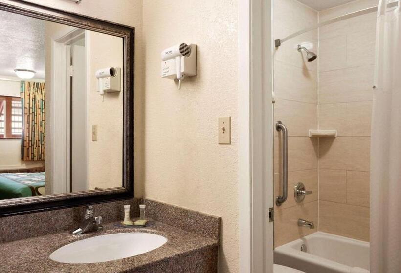 غرفة قياسية سرير كينج, Super 8 By Wyndham Pleasanton