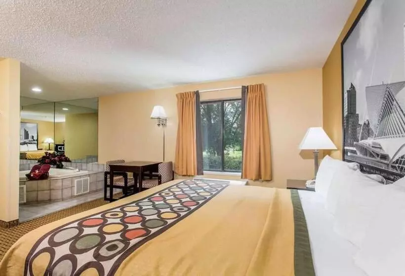 Deluxe Suite King Bed, Super 8 By Wyndham Sun Prairie/madison E