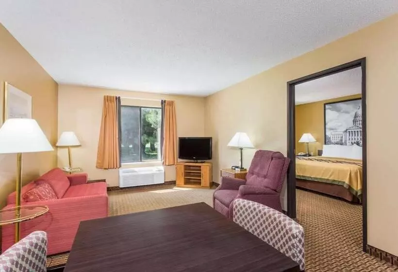 Deluxe Suite King Bed, Super 8 By Wyndham Sun Prairie/madison E