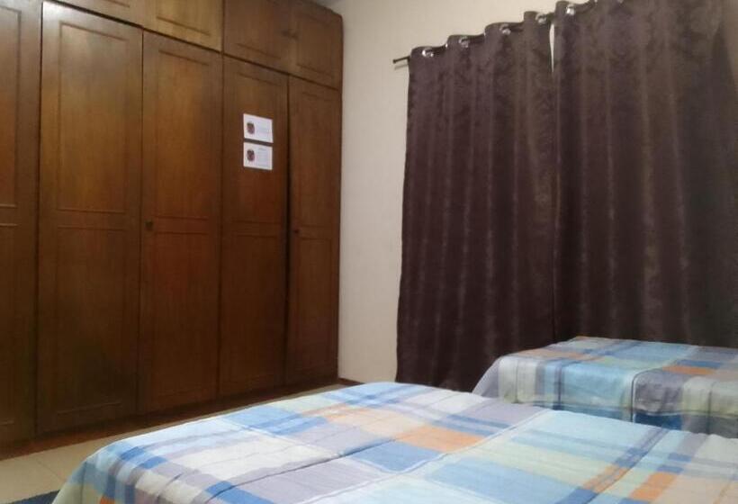 Quarto Triplo Estandar com Sacada, Hospedagem Maria Joana