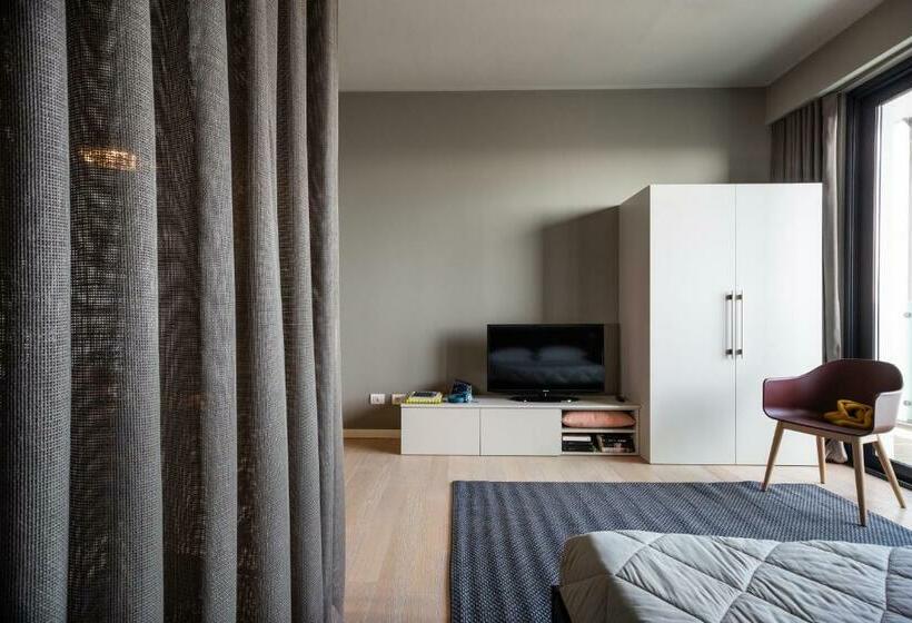 استودیوی استاندارد, Dreams Hotel Città Studi