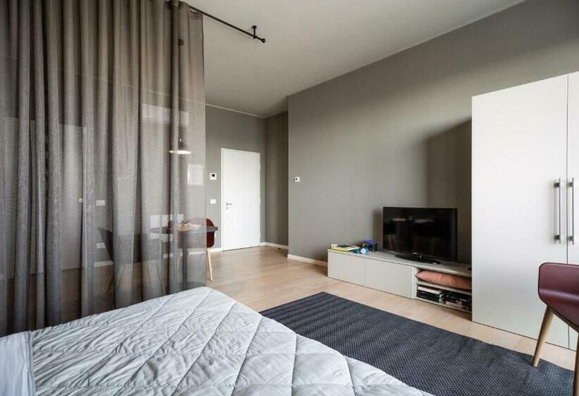 استودیوی استاندارد, Dreams Hotel Città Studi