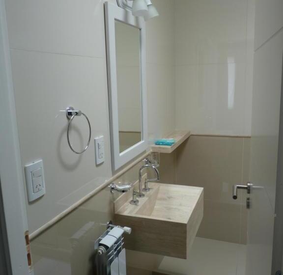 수피리어 싱글 룸, Bender