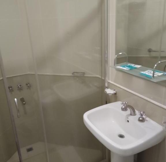 스탠다드 룸 킹사이즈 침대, Bender