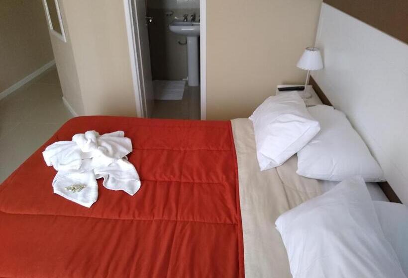 스탠다드 룸 킹사이즈 침대, Bender