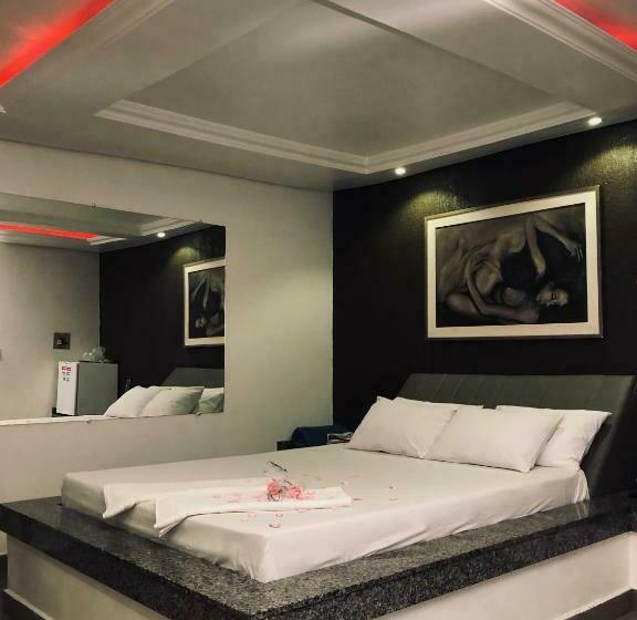 带大床的套房, Motel Anonimus