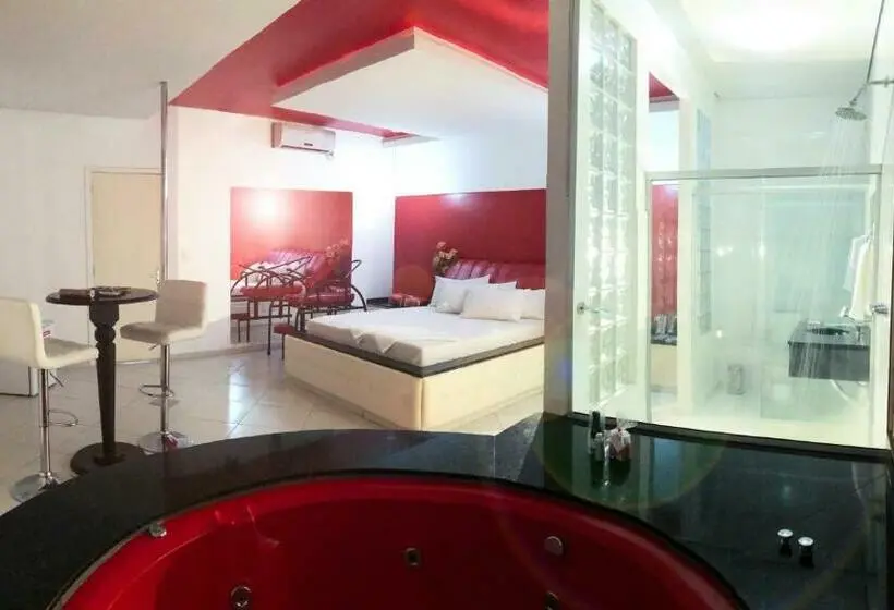 سوییت لوکس, Motel Anonimus