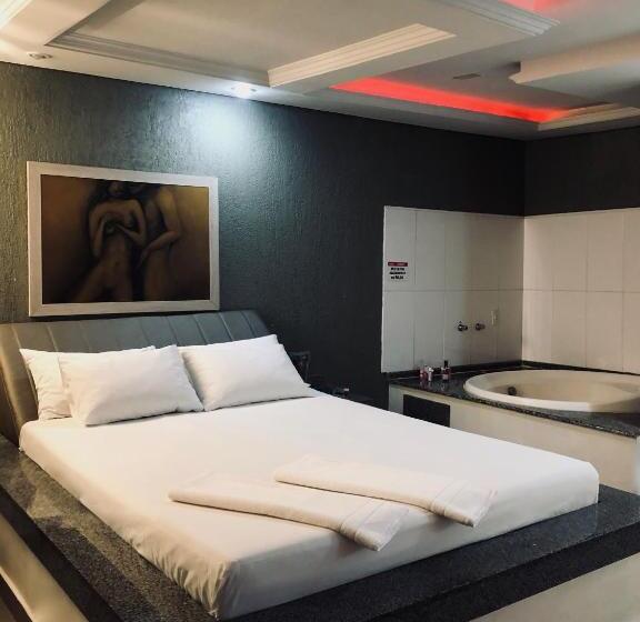 带大床的套房, Motel Anonimus