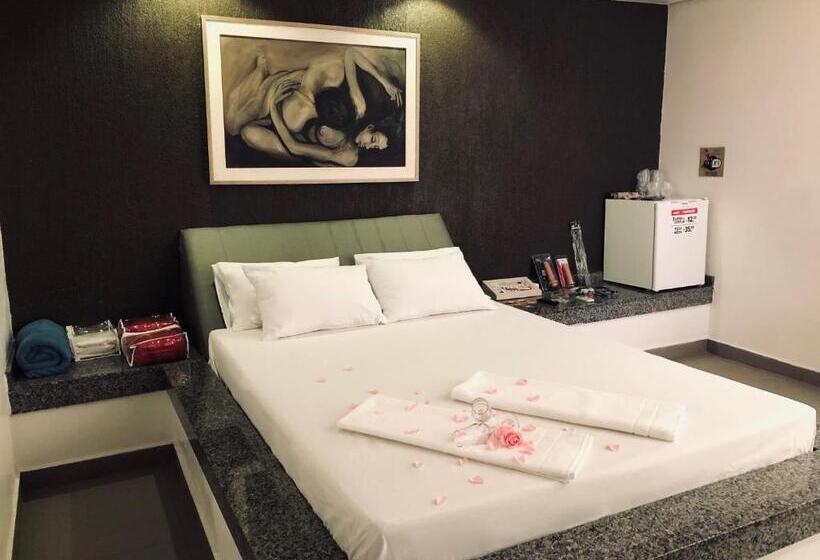 스위트 킹사이즈 침대, Motel Anonimus