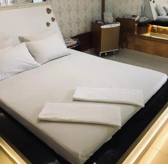 اتاق لوکس, Motel Anonimus
