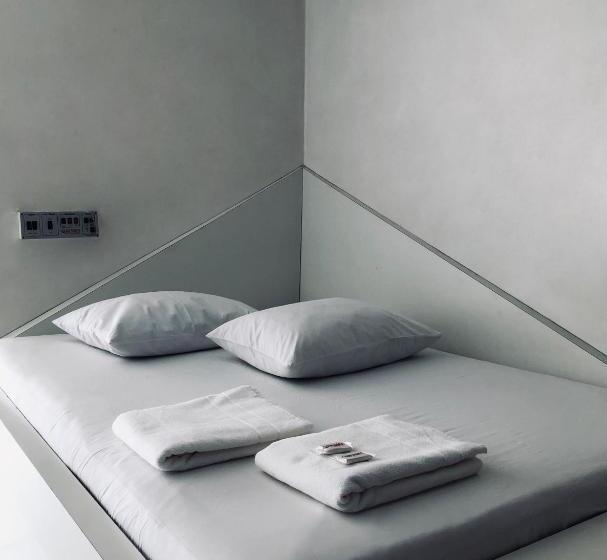 经济房, Motel Anonimus