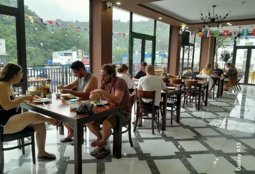 اتاق لوکس با بالکن, Cocoon Inn Cat Ba