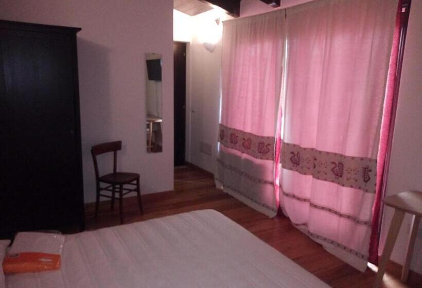 חדר סטנדרט לשלושה, Sa Ribera