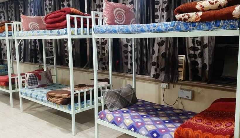 Cama em Quarto Compartilhado, Qube House Bnb