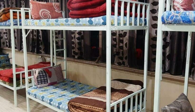 Quarto Quádruplo Clássico, Qube House Bnb