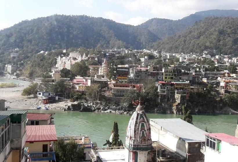 Estúdio Familiar, Qube House Bnb