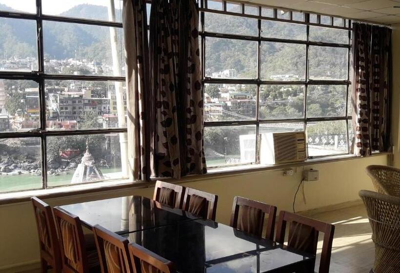 Estúdio Familiar, Qube House Bnb