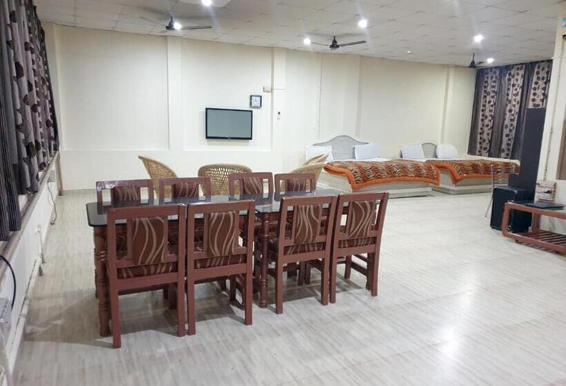 Estúdio Familiar, Qube House Bnb