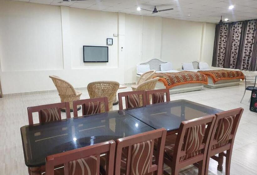 Estúdio Familiar, Qube House Bnb