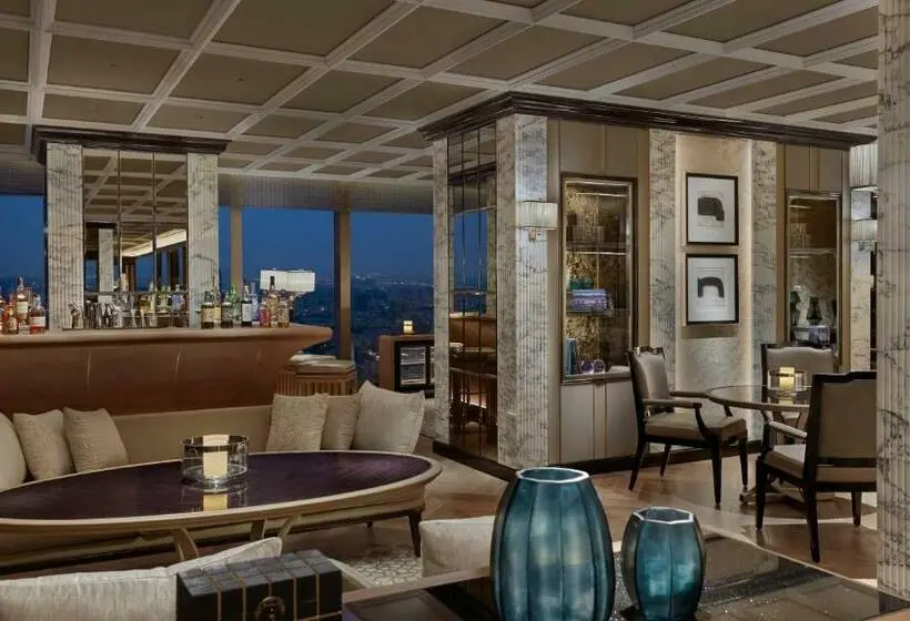 湖の見えるクラブルーム, The Ritzcarlton, Nanjing