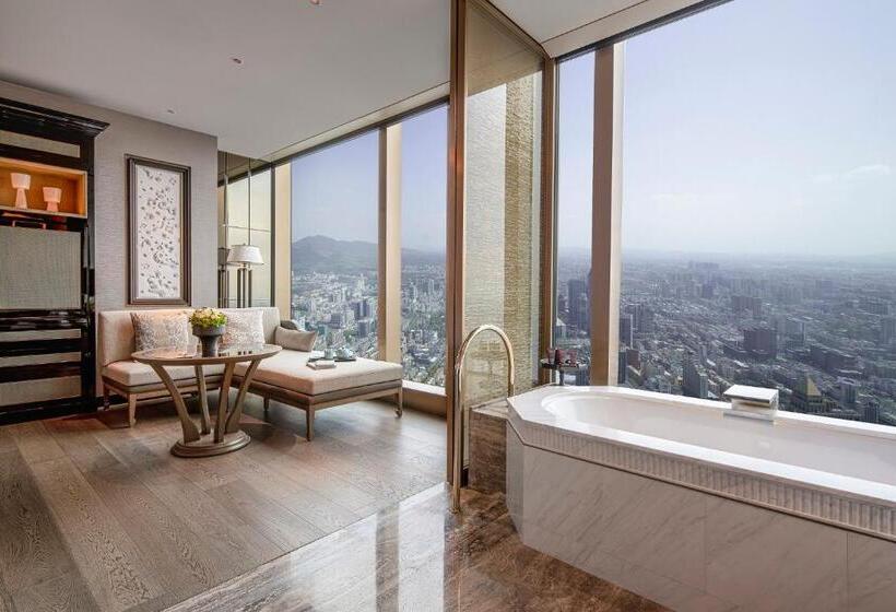 带大床的俱乐部房间, The Ritzcarlton, Nanjing