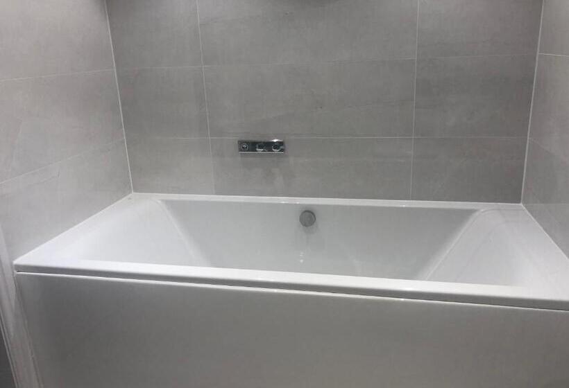 חדר סופריור, Tuppenhurst Barn