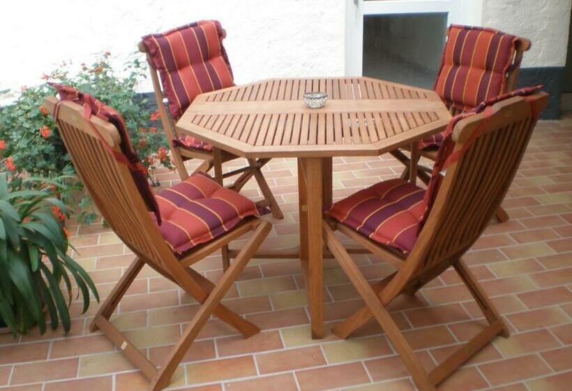 شقة غرفة واحدة, Ferienweingut Serwaziwein