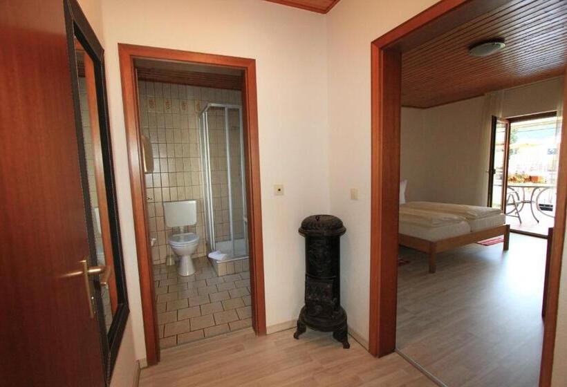 غرفة قياسية مزوَّدة بشُرفة, Ferienweingut Serwaziwein