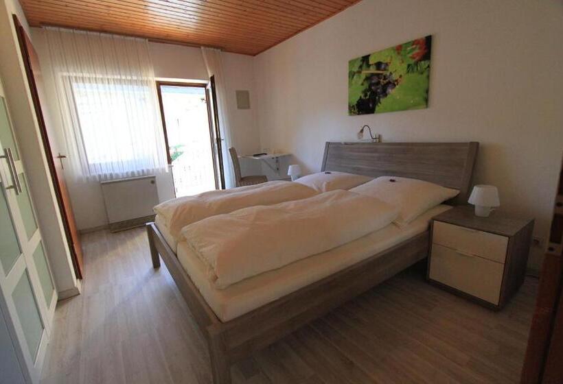 غرفة قياسية مزوَّدة بشُرفة, Ferienweingut Serwaziwein