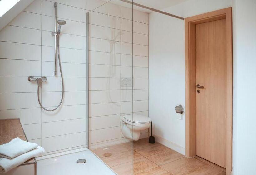 غرفة قياسية, Ferienweingut Serwaziwein