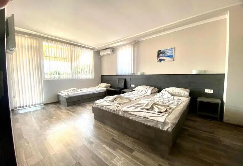 اتاق استاندارد سه تخته با بالکن, Guest House Napoli