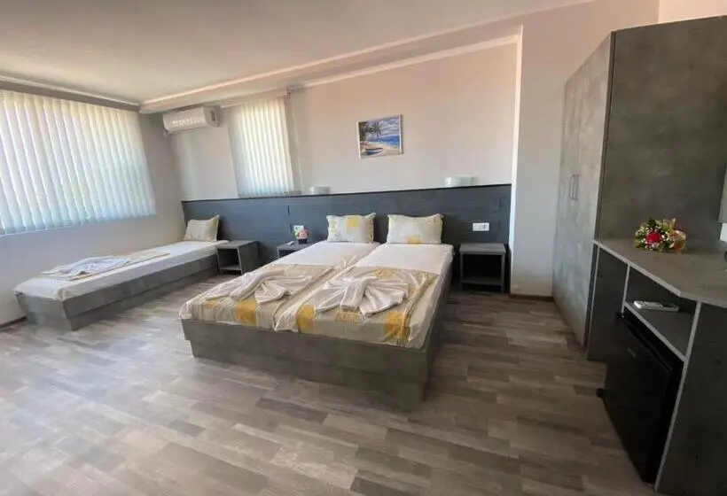 اتاق استاندارد سه تخته با بالکن, Guest House Napoli