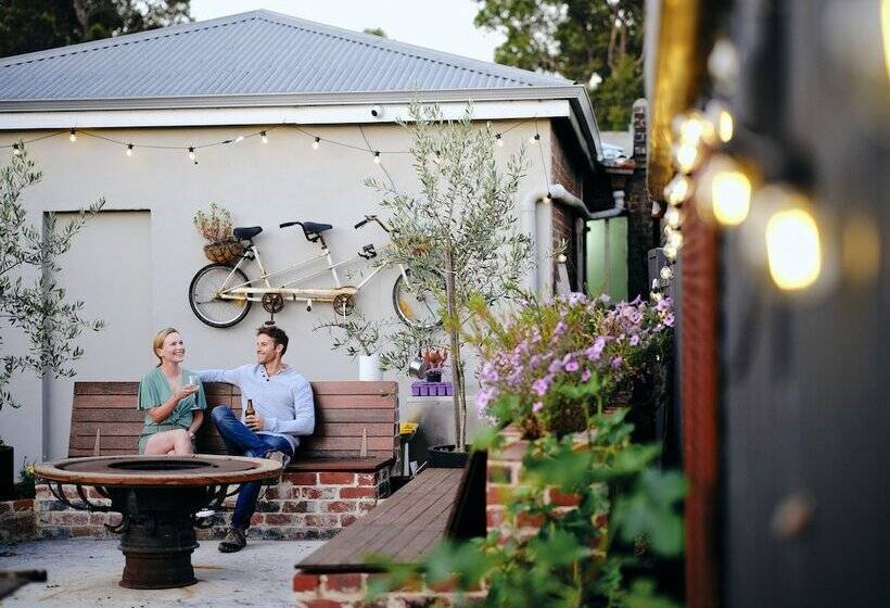 חדר סטנדרד יחיד חדר אמבטיה משותף, Black Diamond Lodge