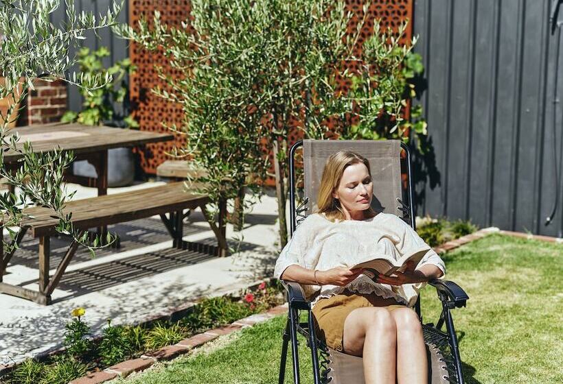 חדר סטנדרד יחיד חדר אמבטיה משותף, Black Diamond Lodge