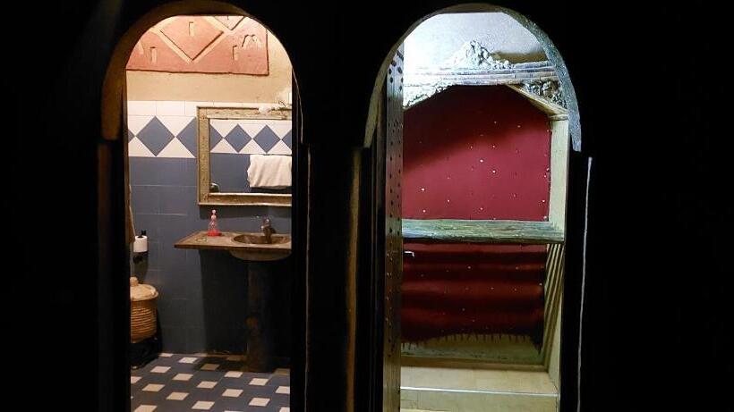 اتاق استاندارد چهار تخته, Dar Tafouyte