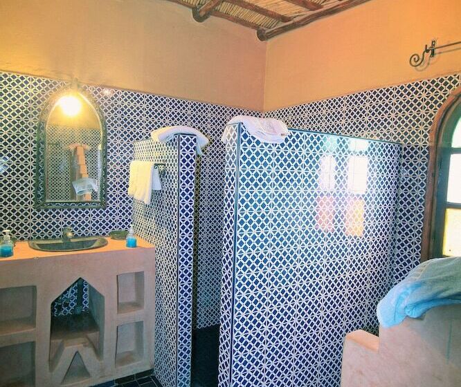 اتاق استاندارد سه نفره, Dar Tafouyte